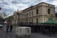 Santa Fe espera bajo la lluvia el debate presidencial