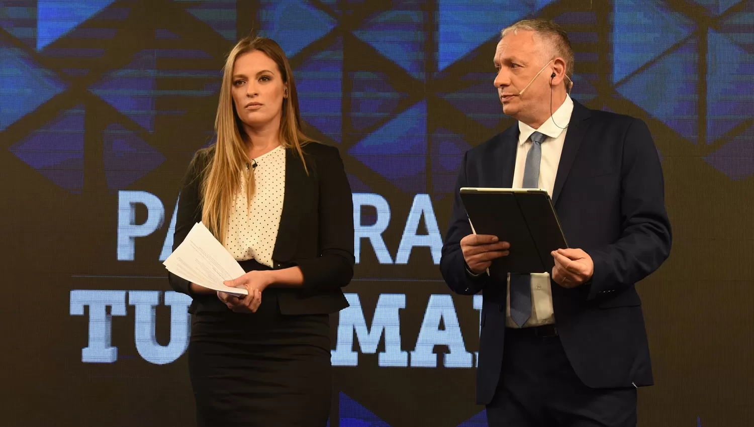 PANORAMA TUCUMANO. Carolina Servetto y Federico Van Mameren se encargan de la conducción del programa.