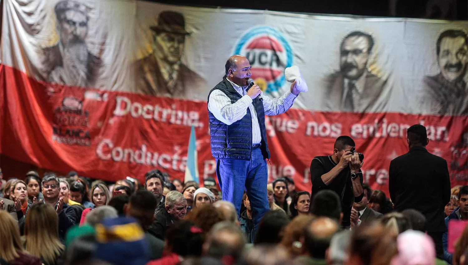 CON RADICALES. Manzur, presidente del PJ local, encabezó un acto del espacio del legislador Ariel García. 