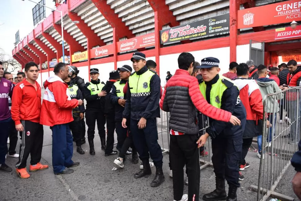 MAYOR CONTROL. La idea de los dirigentes es que los hinchas sólo tengan que preocuparse en ir a alentar al equipo. la gaceta / foto de Osvaldo Ripoll