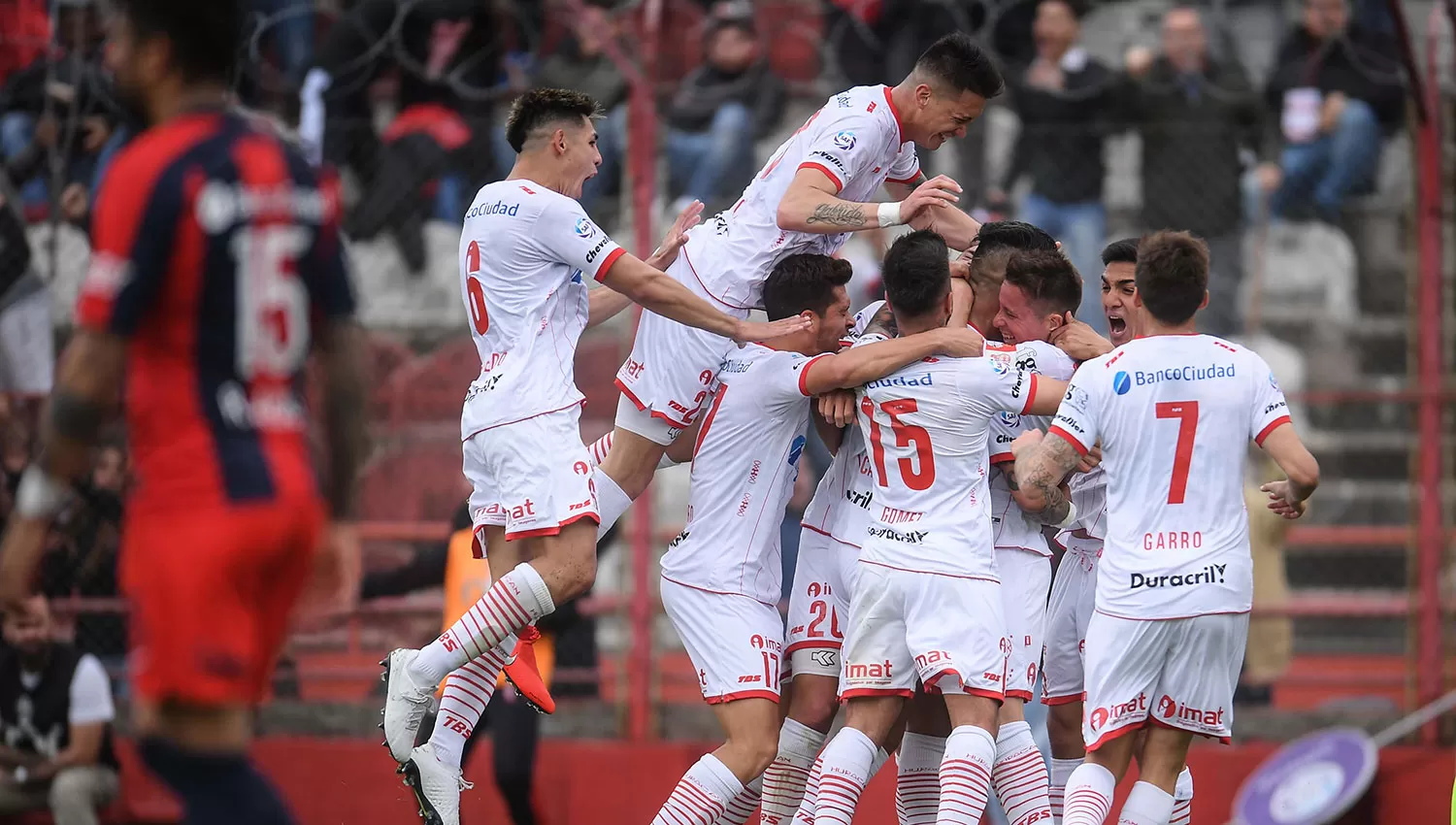 El cuerpo técnico de Huracán, que inicio la pretemporada hoy, prescindió de los futbolistas acusados de violación. TÉLAM