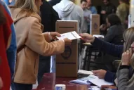 Esperanzados o arrepentidos: cómo piensan los que volverán a votar a Macri y los que piden un cambio