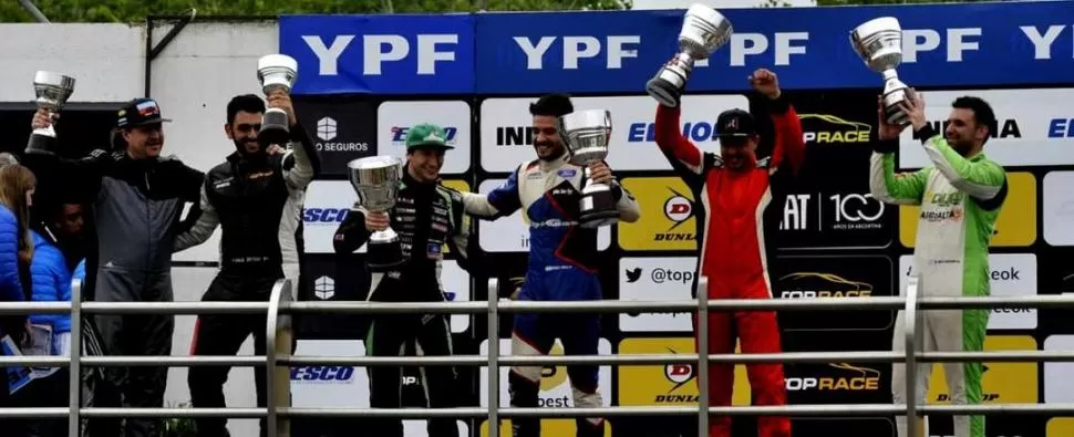 NO FALLA. Ortega (segundo desde la izquierda) suele ser invitado por pilotos de todas las categorías para formar equipo.