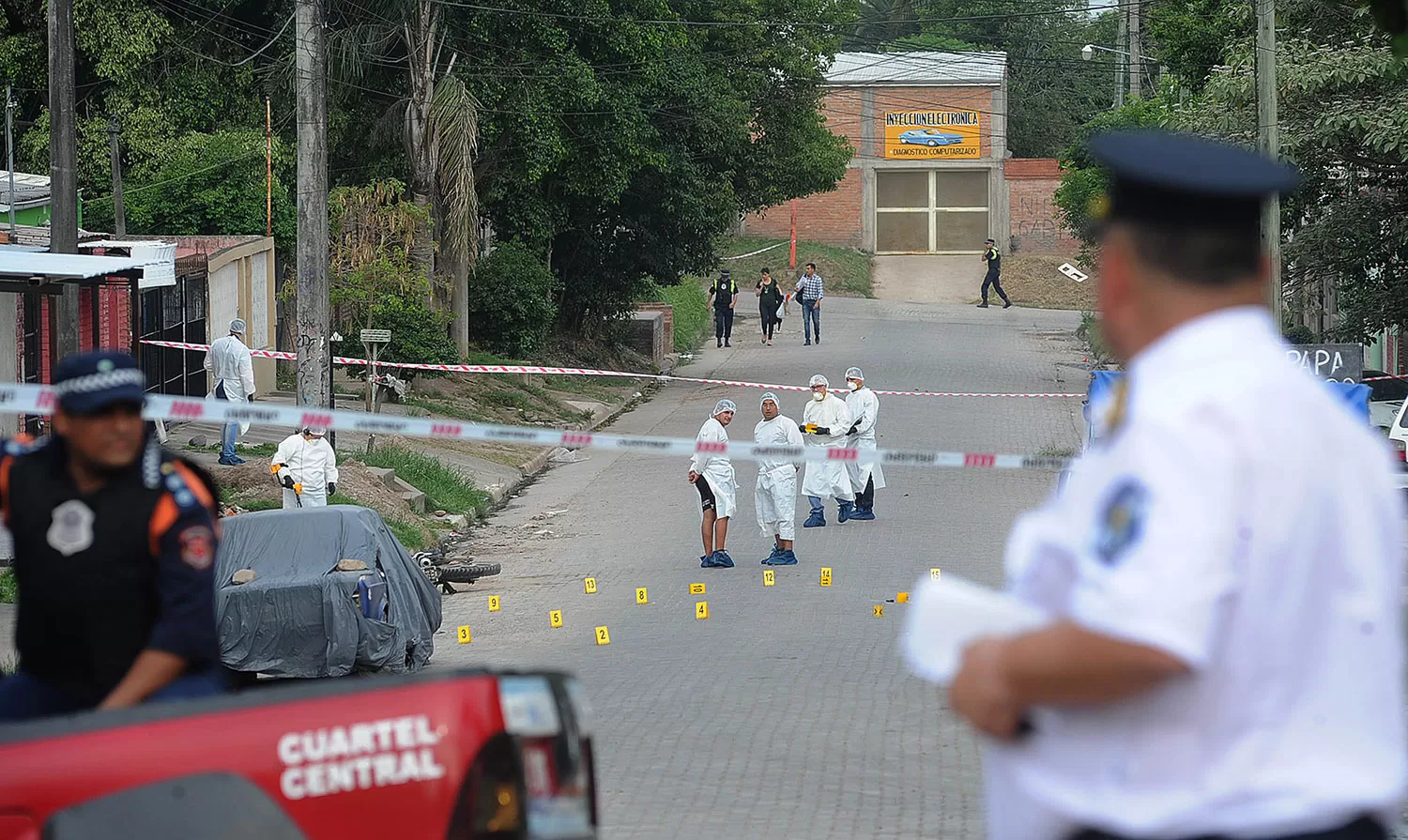 TAREAS PERICIALES. La Policía Científica trabajó durante varias horas.