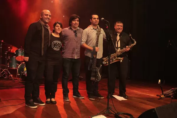 Blues y jazz: Pocas Palabras actúa en el Casino