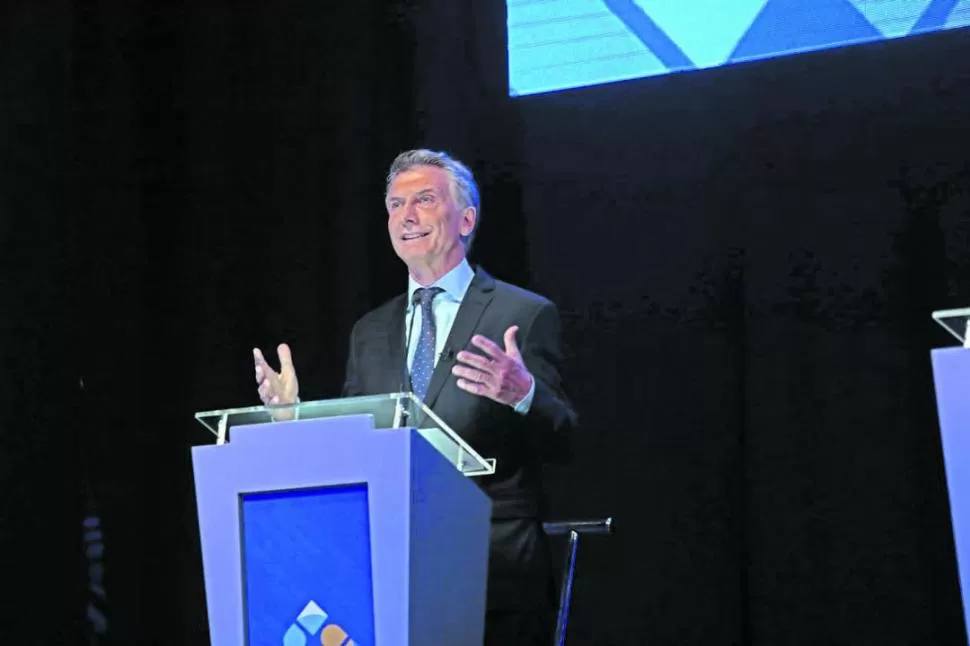 DOS EN UNO. Macri explicó su plan y anunció el cambio de actualización. telam