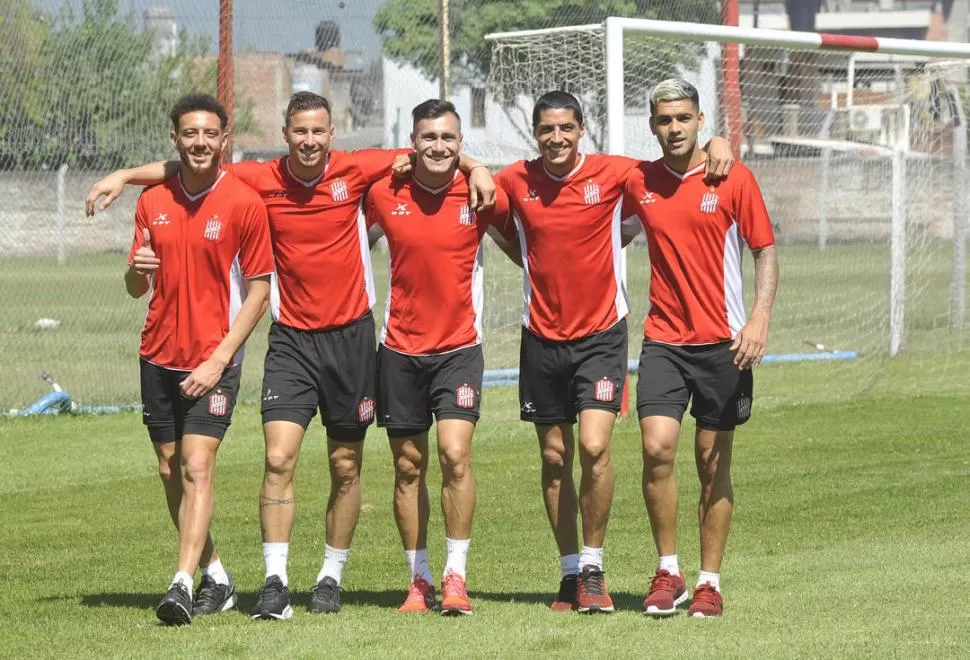 SI ES LUNES, QUE NO SE NOTE. La primera práctica semanal estuvo regada de risas y buena onda. La cima trajo mucha alegría. la gaceta / fotos de ANTONIO FERRONI
