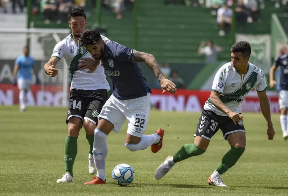 SÓLO FALTA EL DE ÉL. Javier Toledo viene haciendo el trabajo sucio en los últimos partidos pero sin poder marcar. La última vez que lo hizo fue ante Colón, por la Copa. foto de Marcelo Endelli (especial para la gaceta)