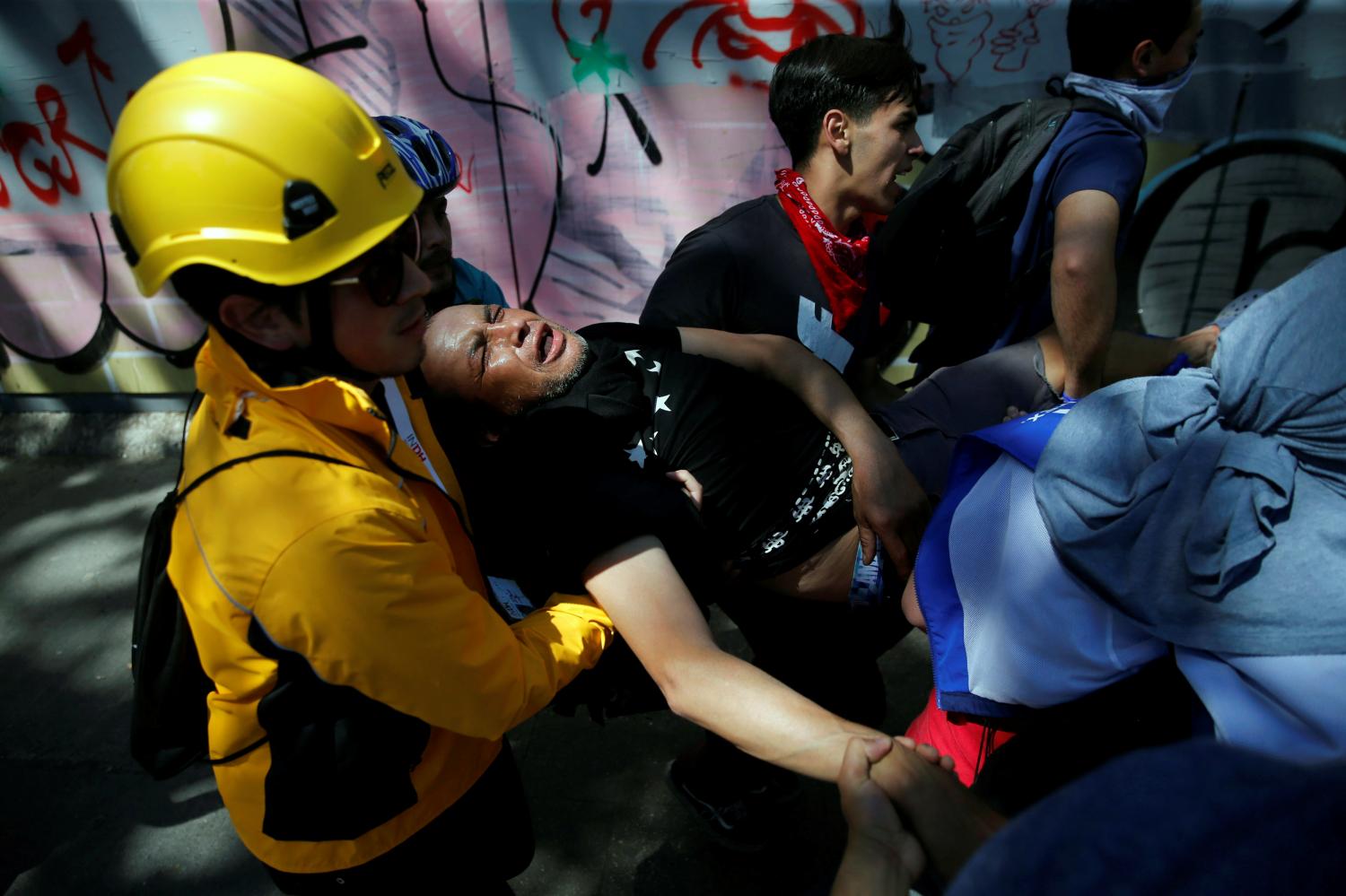 Al menos 15 muertos, decenas de heridos y casi 1.000 detenidos son, por el momento, el saldo de las protestas y de la represión en Chile.