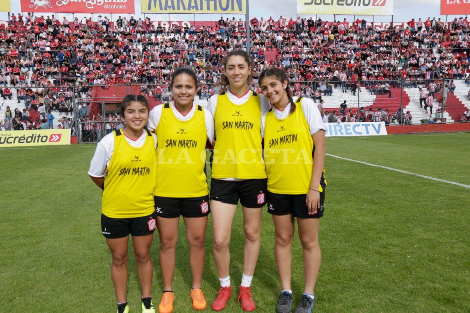 ALCANZAPELOTAS. Las chicas de inferiores se desempeñan como ayudantes en La Ciudadela.