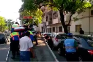 Sin casco ni carnet, el hijo de un legislador pasó cuatro semáforos en rojo y se fugó