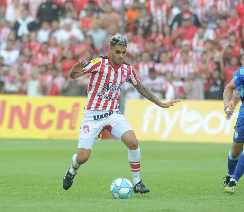 DEVENIDO TITULAR. Mauro Bellone ingresó desde el inicio en el partido ante Quilmes, en remplazo de Fissore, que se había retirado lesionado en el juego anterior. El volante fue ratificado desde el inicio ante Atlético de Rafaela. la gaceta / foto de hector peralta