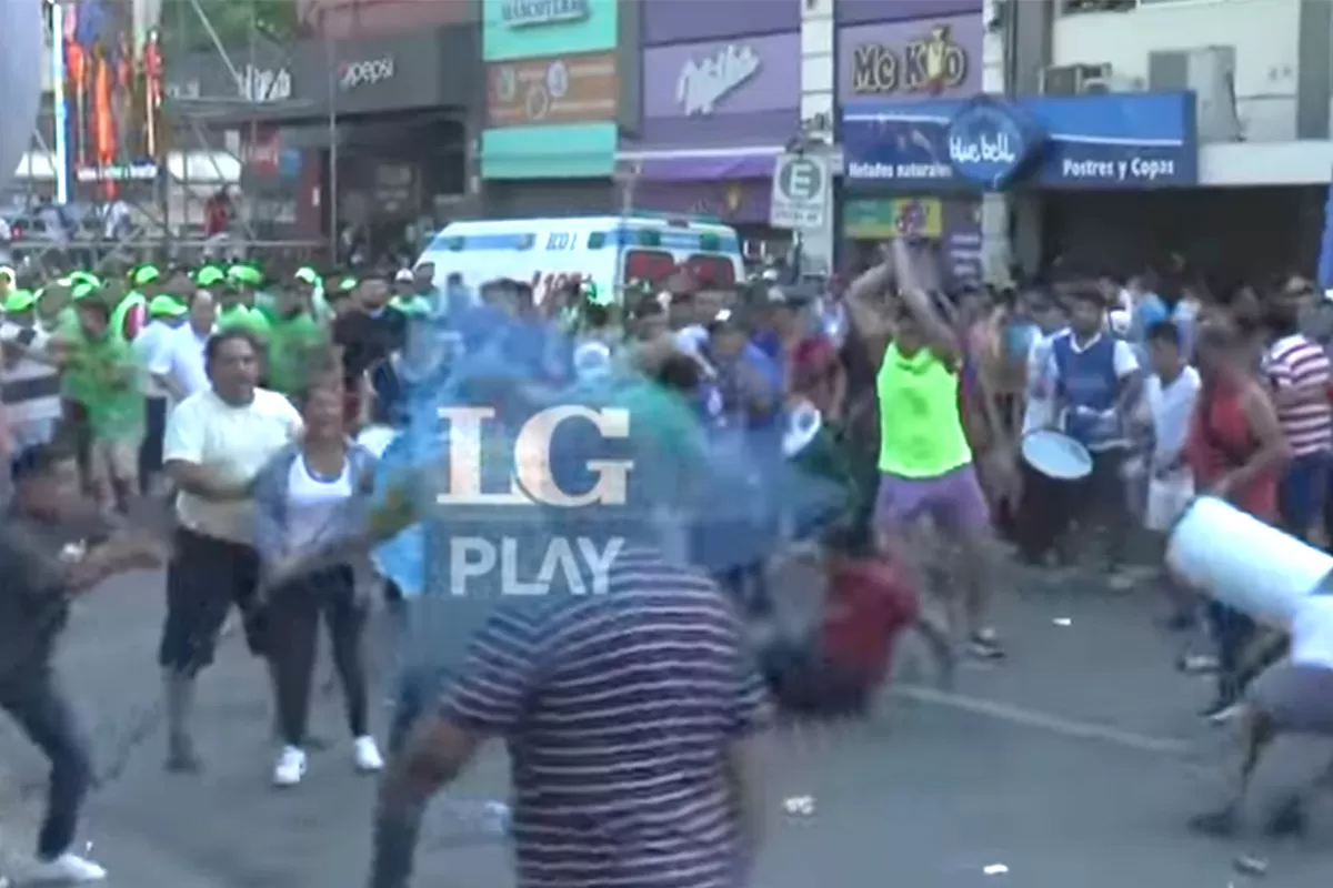 Palazos, patadas voladoras y trompadas en la previa al acto de cierre de campaña.