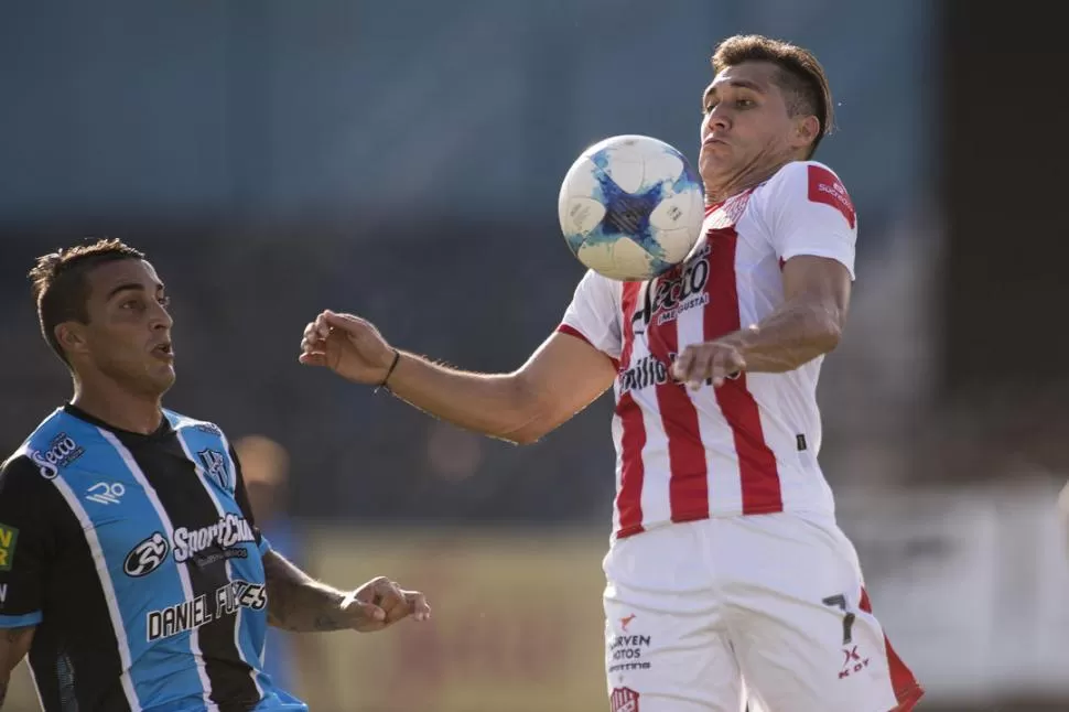 ANTECEDENTE. El 17 de marzo del año pasado, el “Santo” empató en su visita a Almagro. Al término del torneo, ascendió. foto de Matias Napoli Escalero (archivo)