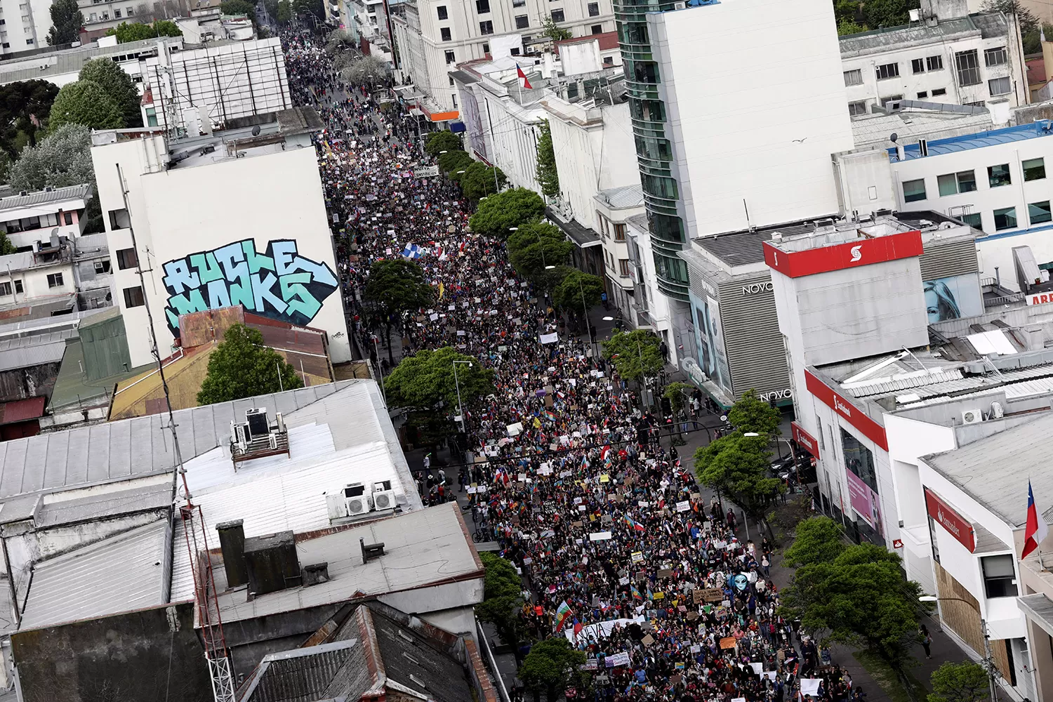 Calculan que un millón de personas marcharon en Santiago, en los alrededores de la plaza Italia.