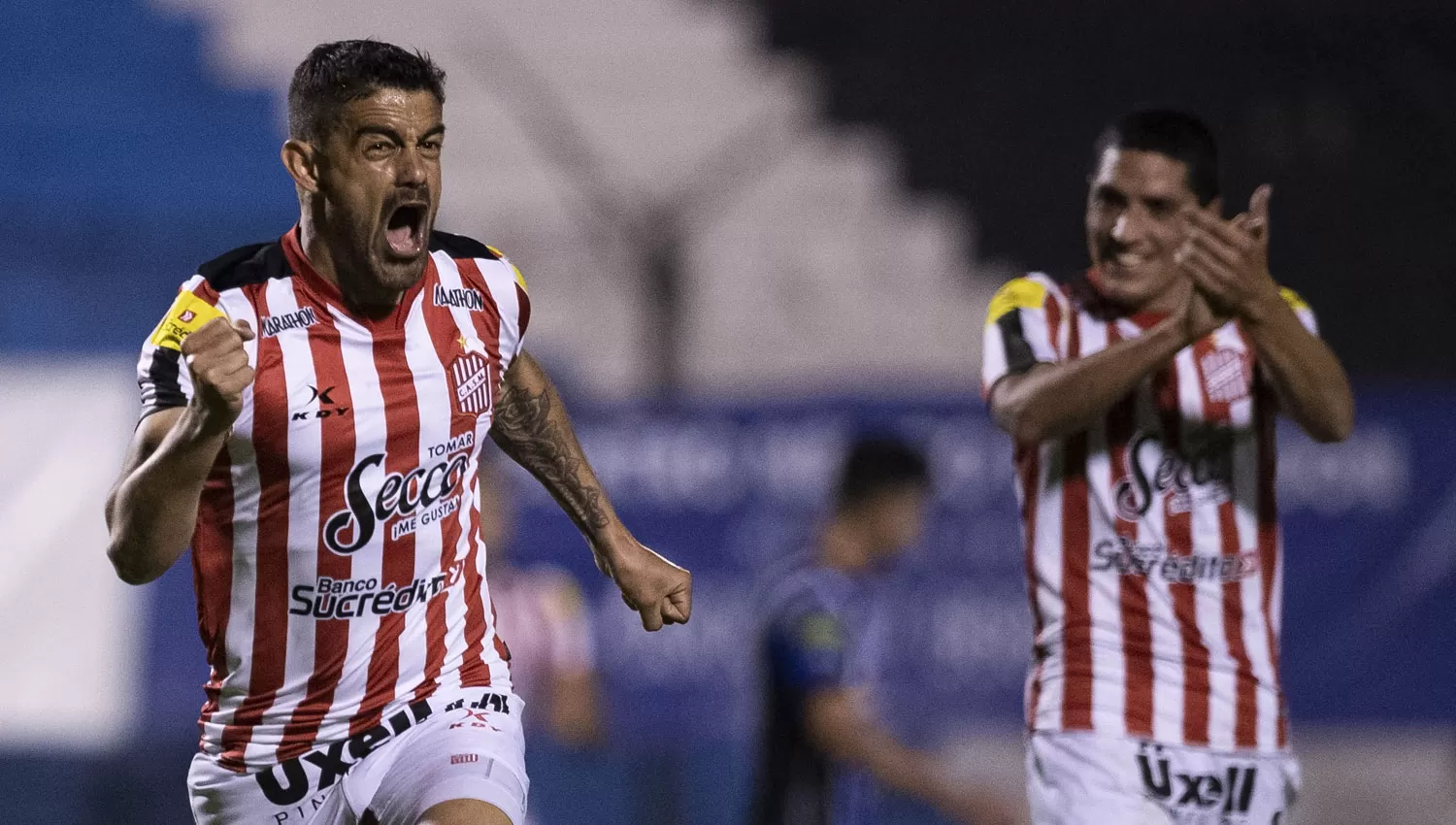 EL FESTEJO. Luis Aguiar se desahogó después de anotar el gol que significaría el triunfo santo.