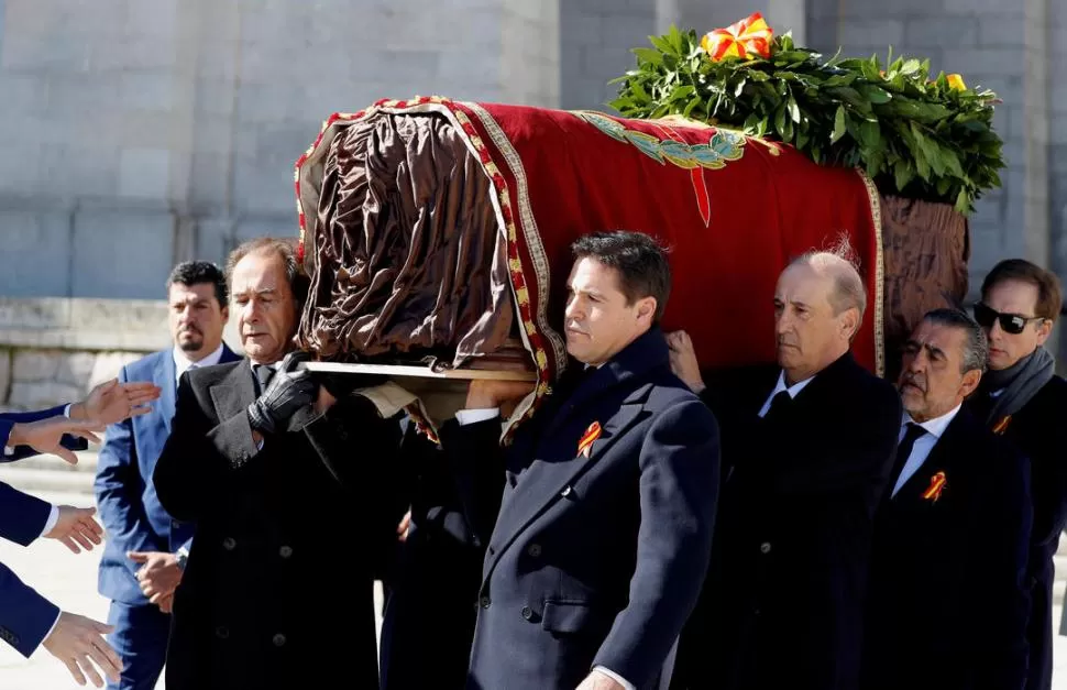 MAUSOLEO. Estaba en el Valle de los Caídos, junto a miles de sus víctimas.  reuters
