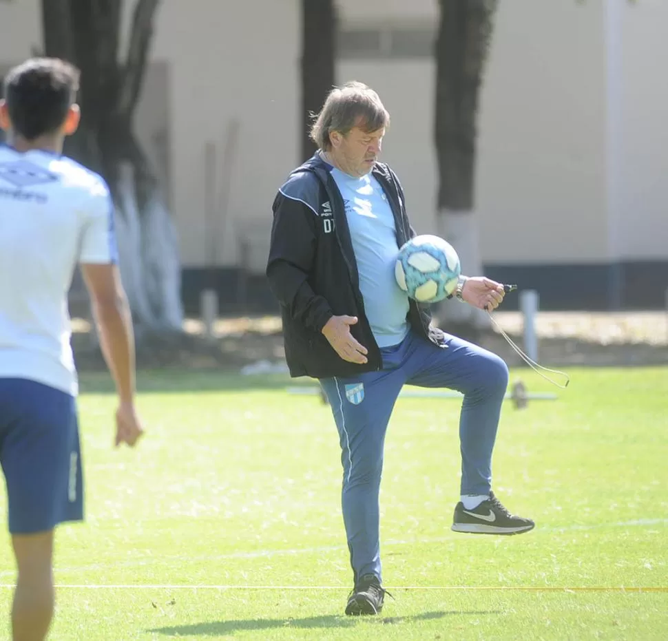 PARA PONERSE A TONO. Zielinski entrenará prácticamente de noche.  