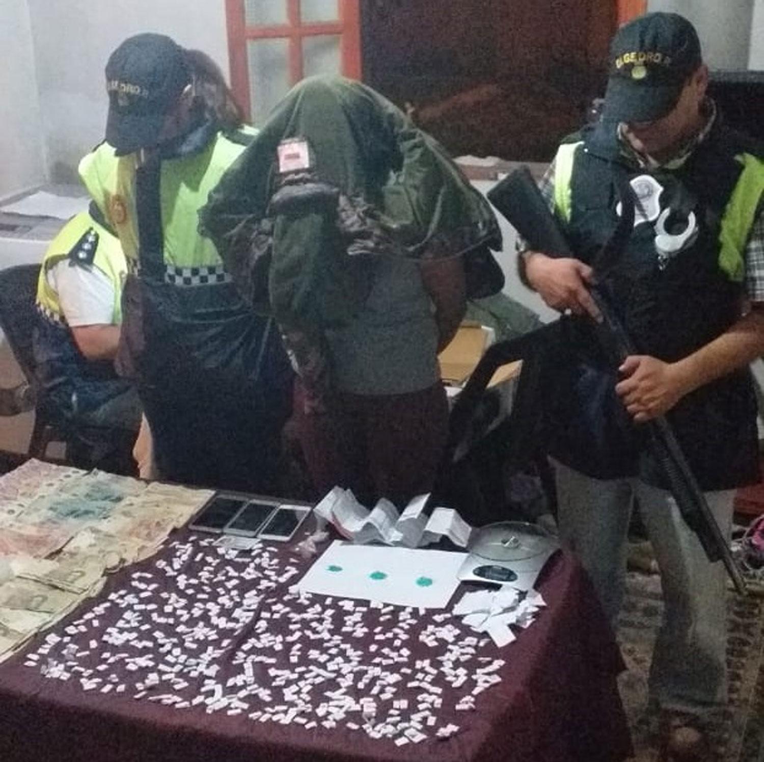 DETENIDA. Una mujer de 34 años quedó privada de la libertad. 