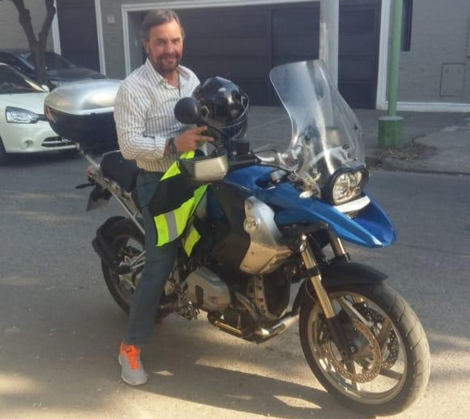 RECUPERÓ LA MOTO. Brodersen se llevó la BMW con el casco y el chaleco correspondientes.