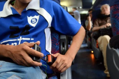 Se deberá usar cinturón en micros de larga distancia