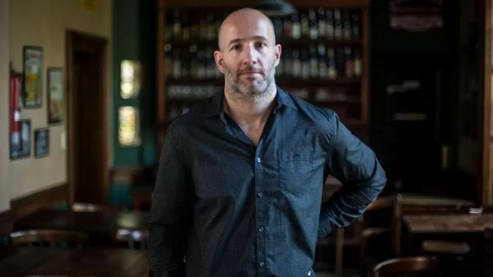 LUIS MEY. Es escritor, librero y tallerista. Vendrá con su clase de trucos para escribir el 7 de noviembre.