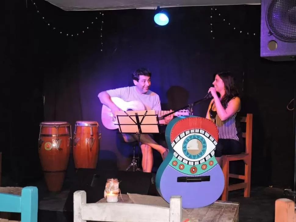 EN FUNCIÓN. Carlos Podazza (h) y Carolina Sad Tejeda actuarán esta noche.   