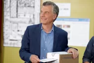 Entre selfies y medialunas, Macri emitió su voto