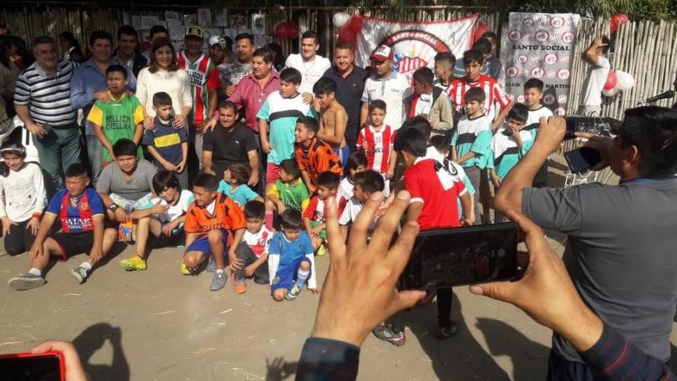 POSTAL. El pasado 5 de octubre, “Santo Social” hizo pasar una gran jornada a los niños de Famailllá.