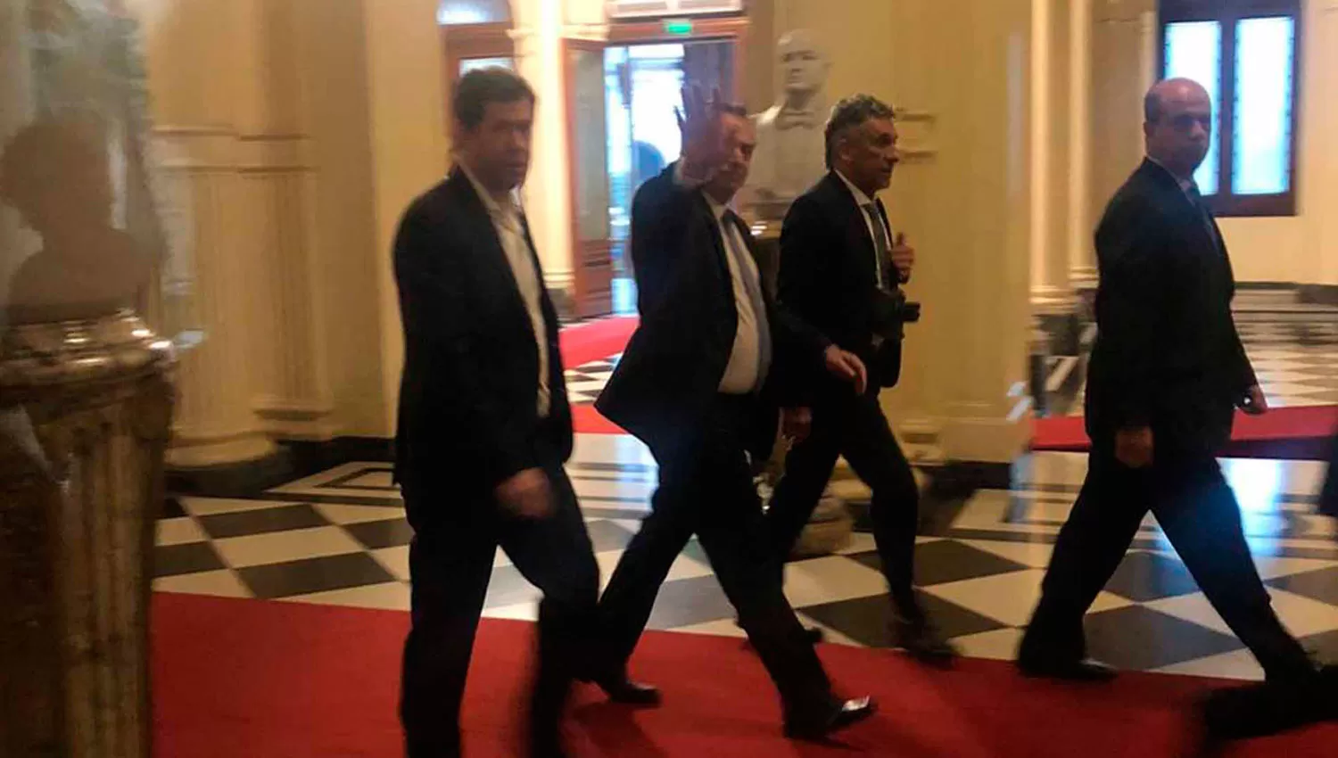 Fernández ingresa a la Casa Rosada.