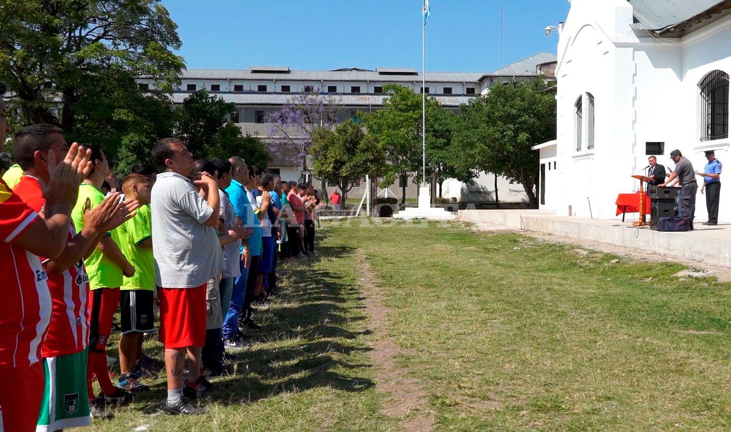 ACTO INAUGURAL. Se realizó en el patio del penal.