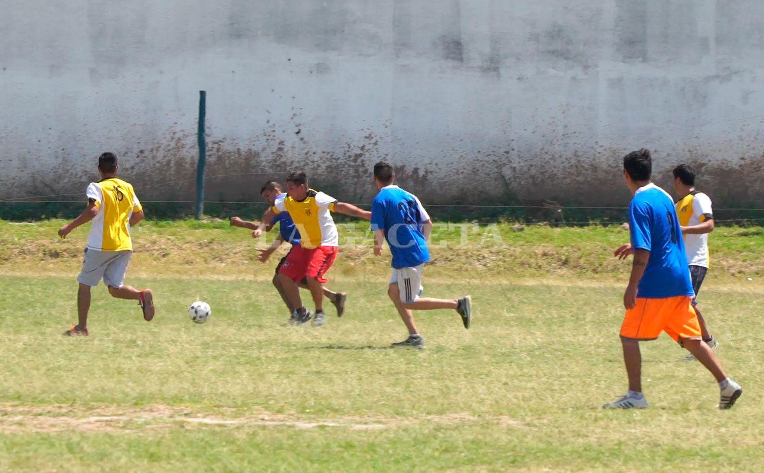 Campeonato histórico en Villa Urquiza: 12 equipos de distintas unidades se enfrentan en el fútbol