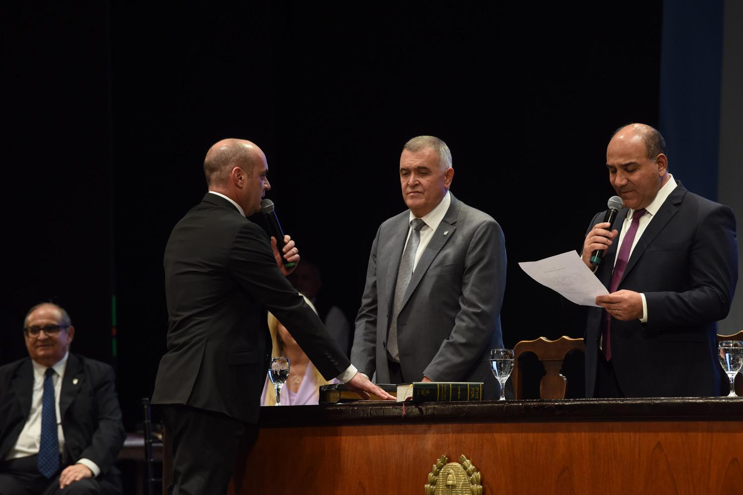 Manzur ratificó a su gabinete: “pido disculpas por los errores que cometí”