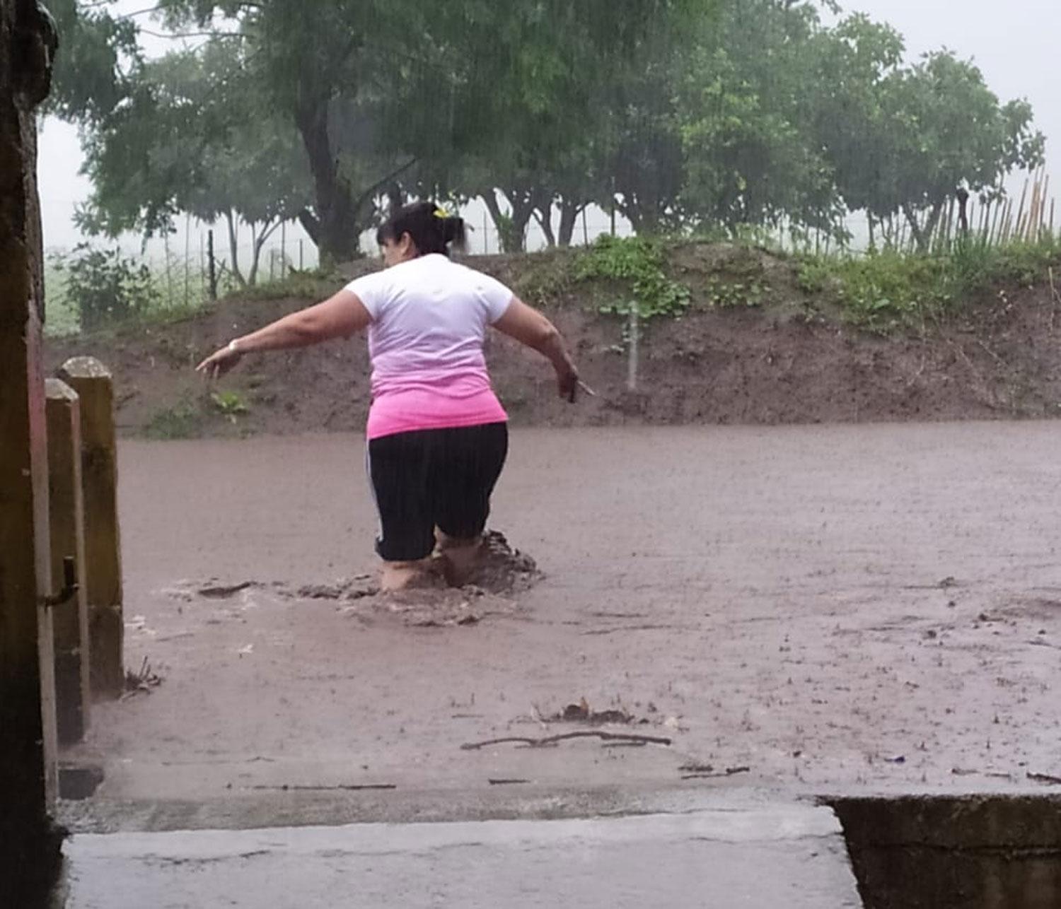 A LA ALTURA DE LAS RODILLAS. Gandolfo agradeció que lograron salir a tiempo.