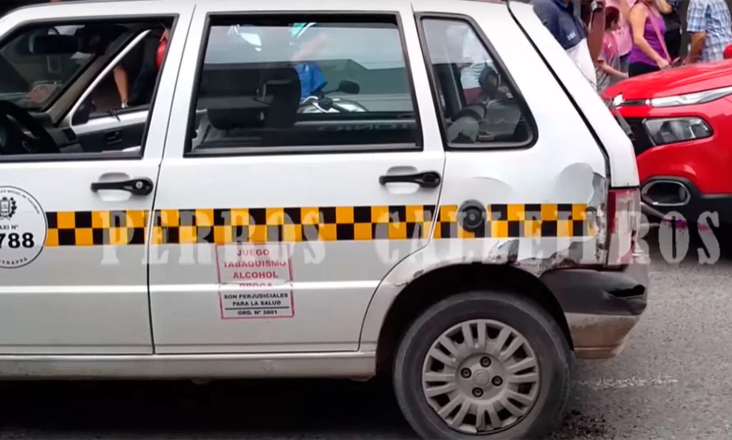 EN INFRACCIÓN. Romero dijo que el taxi había estacionado en una parada de colectivos.