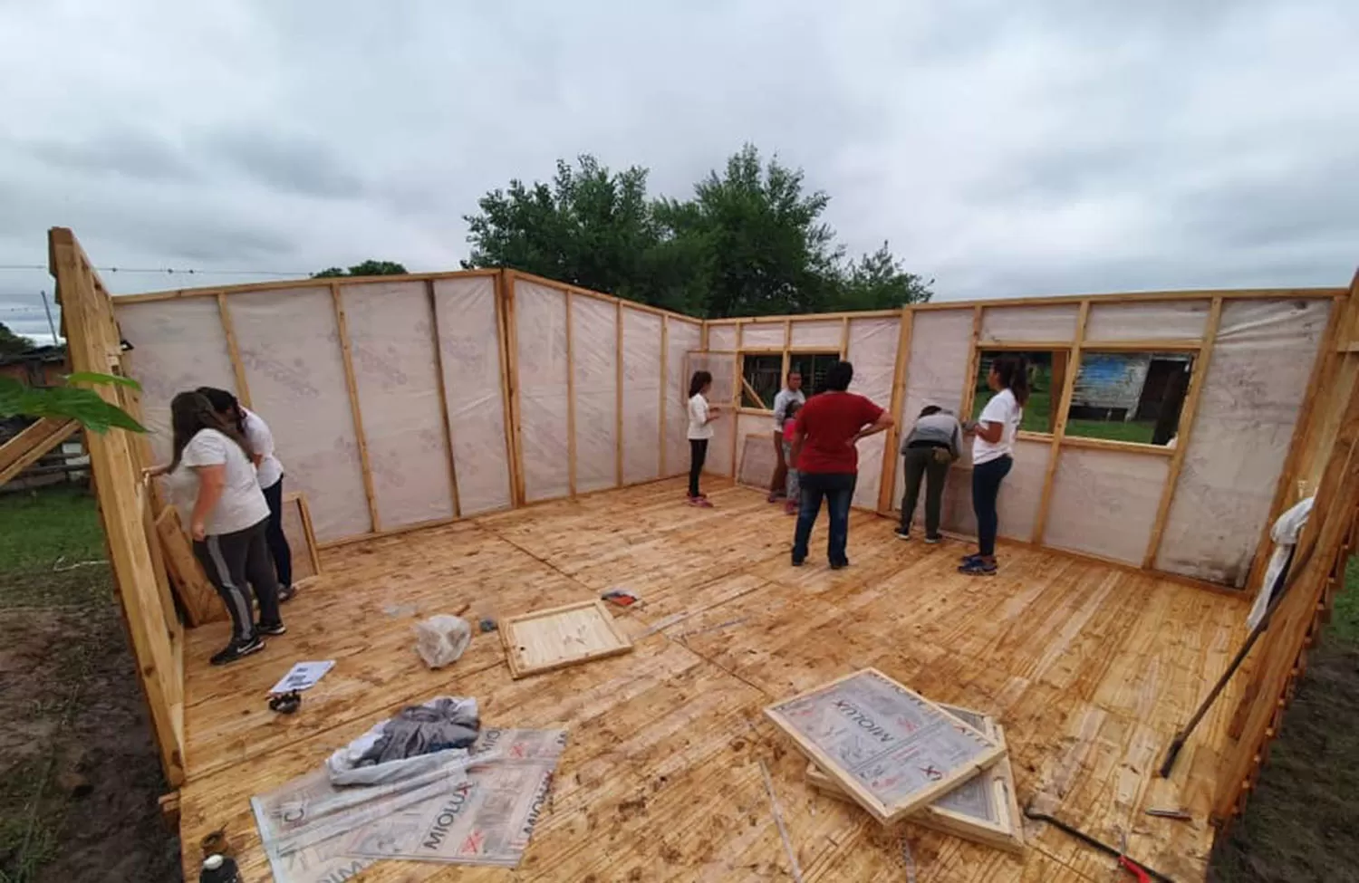 Techo: construyeron siete casas en el barrio Ampliación Alejandro Heredia, al sur de la capital