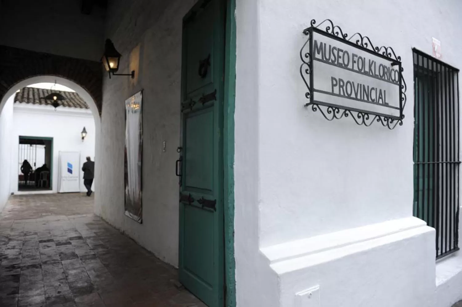 Museo Folklórico: la habitación de un obrero golondrina, su vida y su hacer, y un nuevo mural