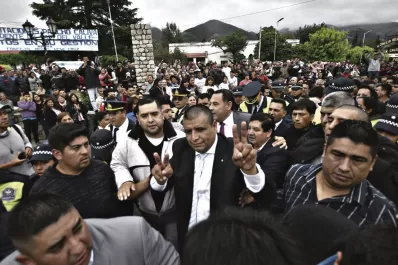 En medio de controversias legales, asumió el intendente Caliva