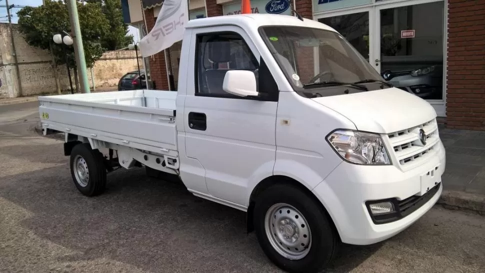 FUERZA DE CARGA. Gracias a su potencia, los DFSK pueden mover hasta tonelada y media. 