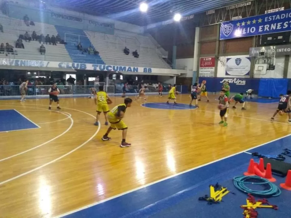 ASPIRACIÓN. Si bien el panorama mejoró, hay quienes sostienen que los clubes deberían coordinar las tareas en la formación de los chicos, para evitar trabajar de manera aislada, como está ocurriendo.  