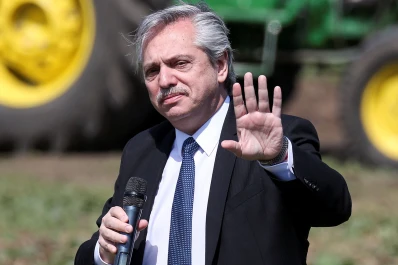 Un banco de desarrollo le prometió un crédito de más de U$S 1000 millones a Fernández