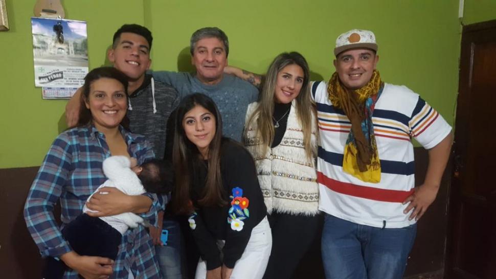 Héctor Adrián Centeno considera que su familia fue el soporte de lo que logró en la vida. 