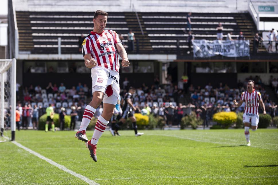 IMPARABLE. Pons lleva 11 goles en lo que va del campeonato. foto de matías nápoli escalero