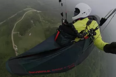 El cielo tucumano se llenó de parapentes