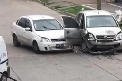 Chocó el auto de su ex pareja 14 veces para evitar que se llevara sus pertenencias de la casa