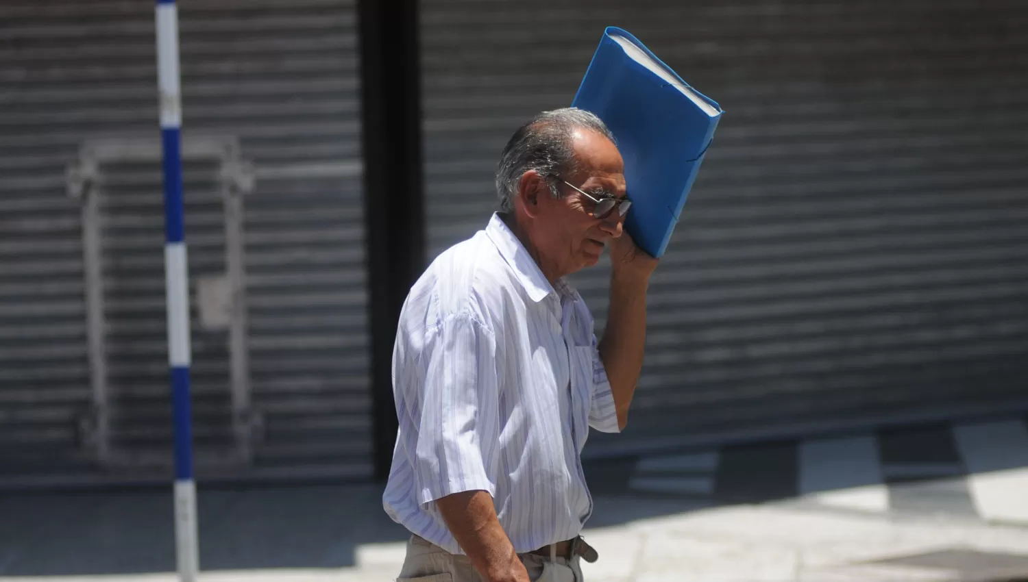 A CUIDARSE. Los rayos del sol castigarán a los tucumanos.