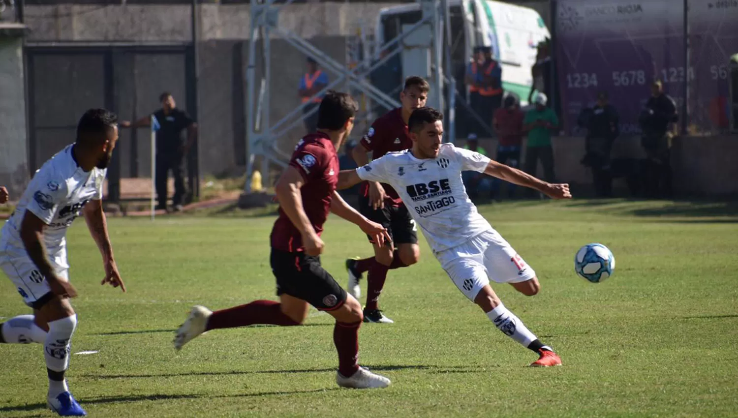 El Ferroviario está bien plantado ante el granate y se adelantó en el marcador. (FOTO TOMADA DE Twitter @Copa_Argentina)