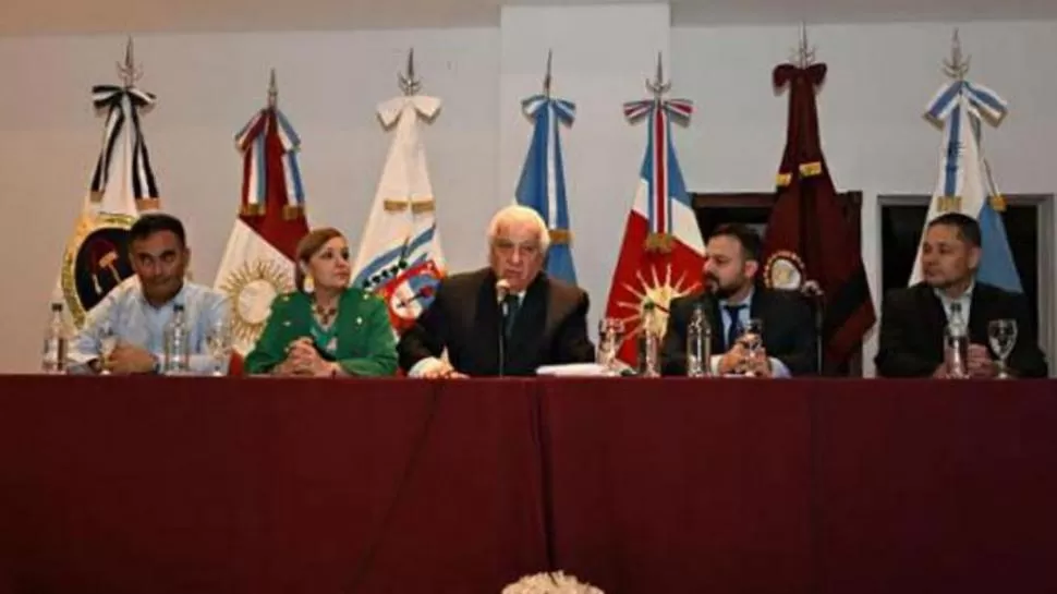 EN TERMAS. Autoridades del banco participaron de la reunión regional. diario panorama