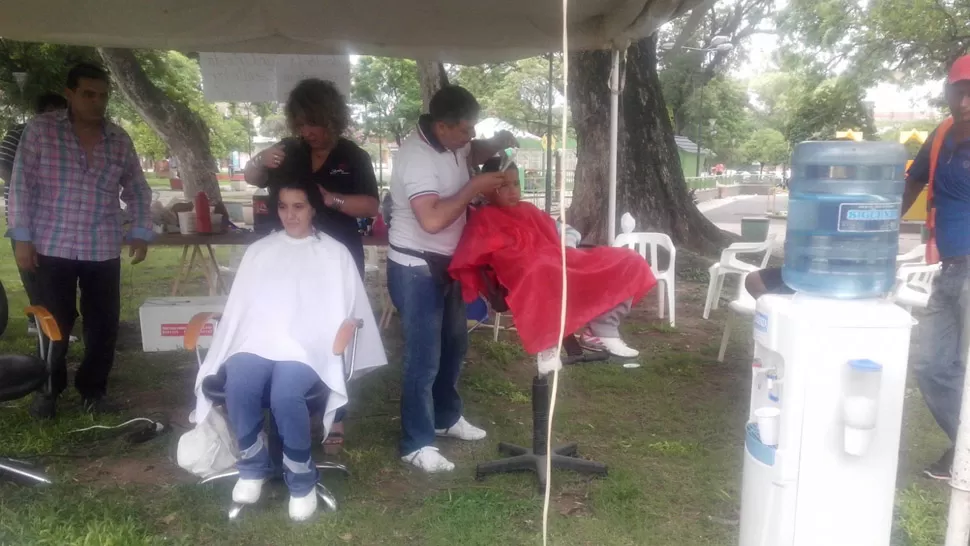 Parque Avellaneda: Tijeras Solidarias cortará el pelo a cambio de donaciones