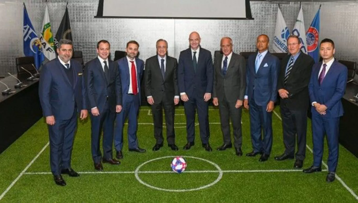 La foto oficial tras la constitución de la WFCA en Zurich. (FOTO TOMADA DE PRENSA FIFA)